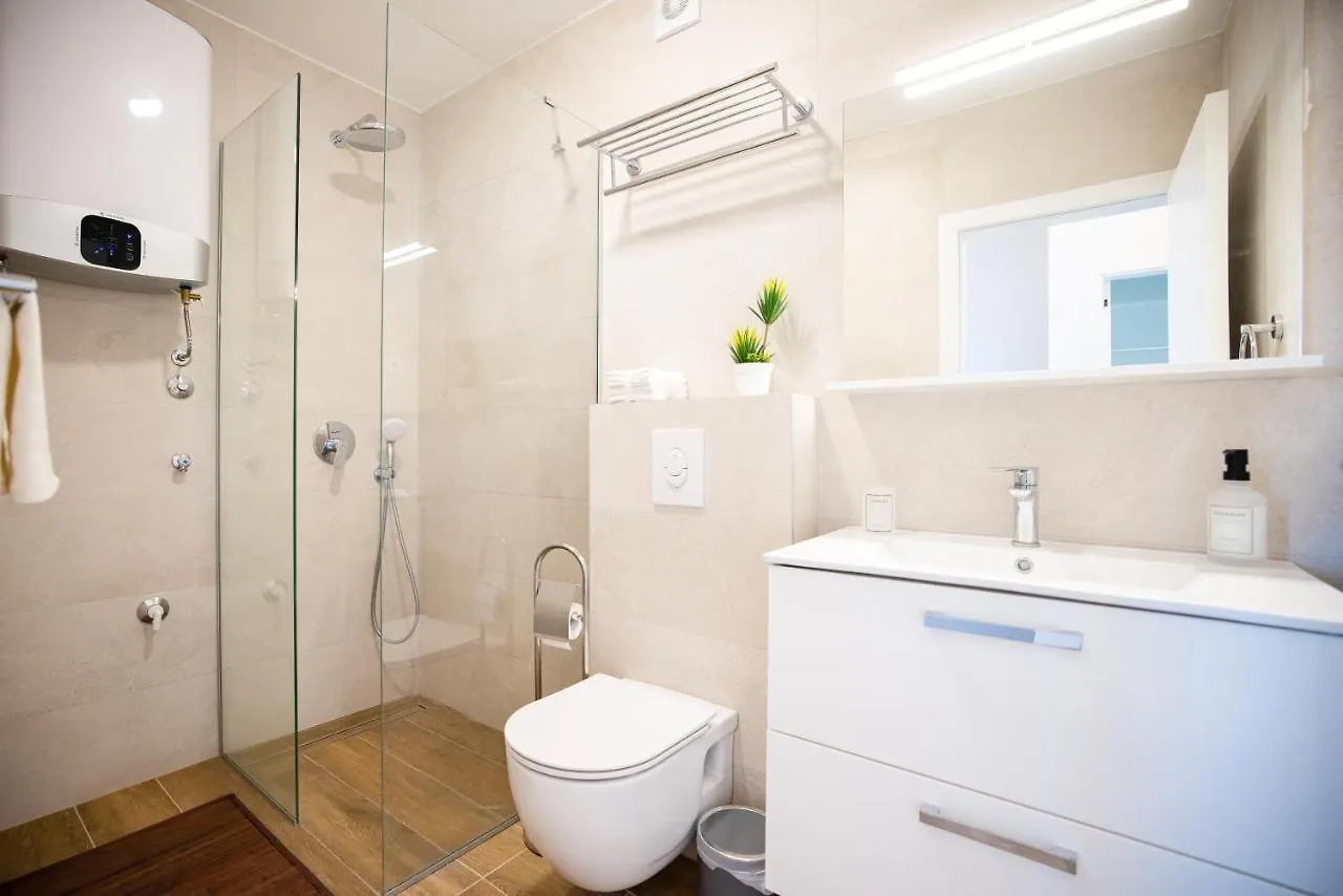 Beach Paradise 5 Stars Apartments Nin