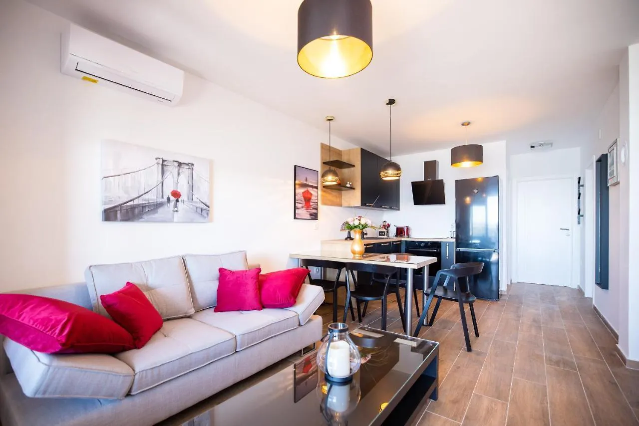 Beach Paradise 5 Stars Apartments Nin