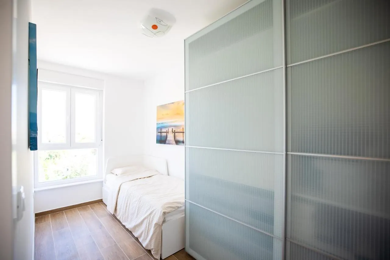 Beach Paradise 5 Stars Apartments Nin