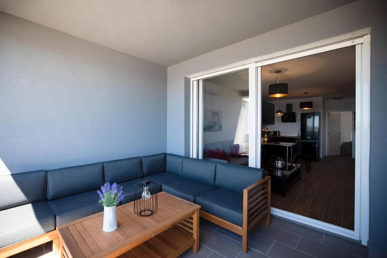 Beach Paradise 5 Stars Apartments Nin 0*,