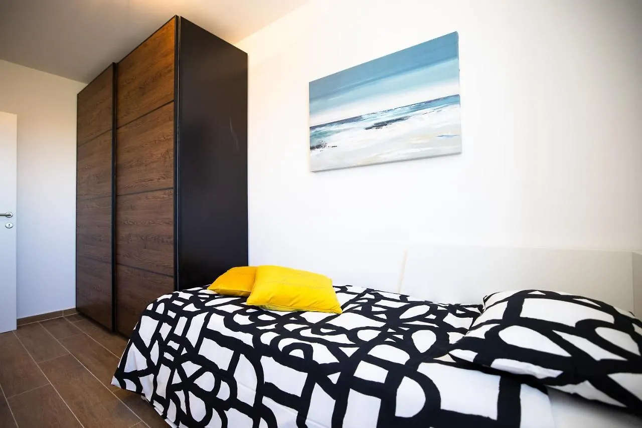 Beach Paradise 5 Stars Apartments Nin