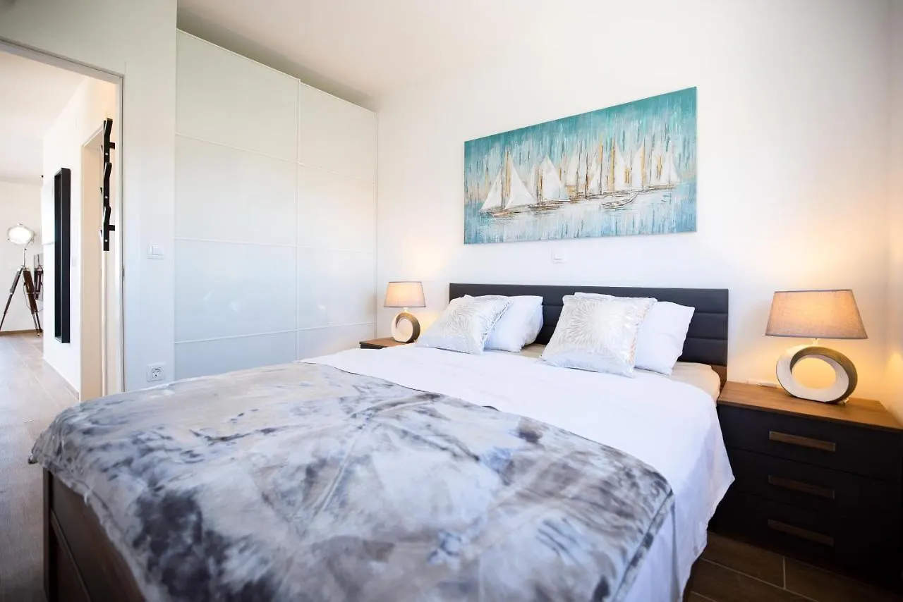 Beach Paradise 5 Stars Apartments Nin