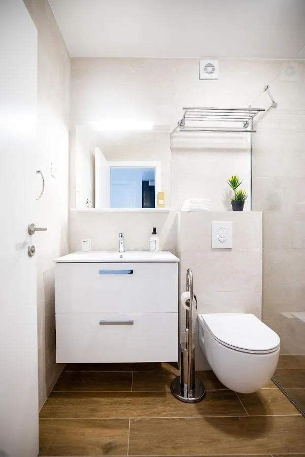 Beach Paradise 5 Stars Apartments Nin 0*,