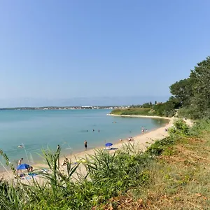 Apartmán Veronika, Nin