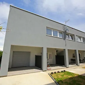 Apartmán Niko, Nin